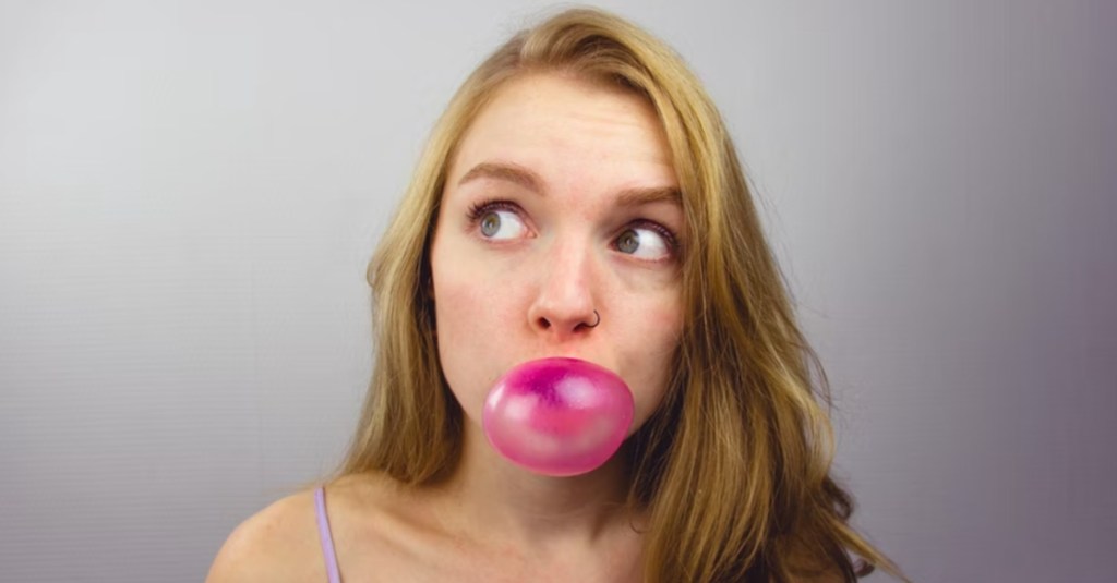 This is What Happens to Your Body When You Swallow Gum