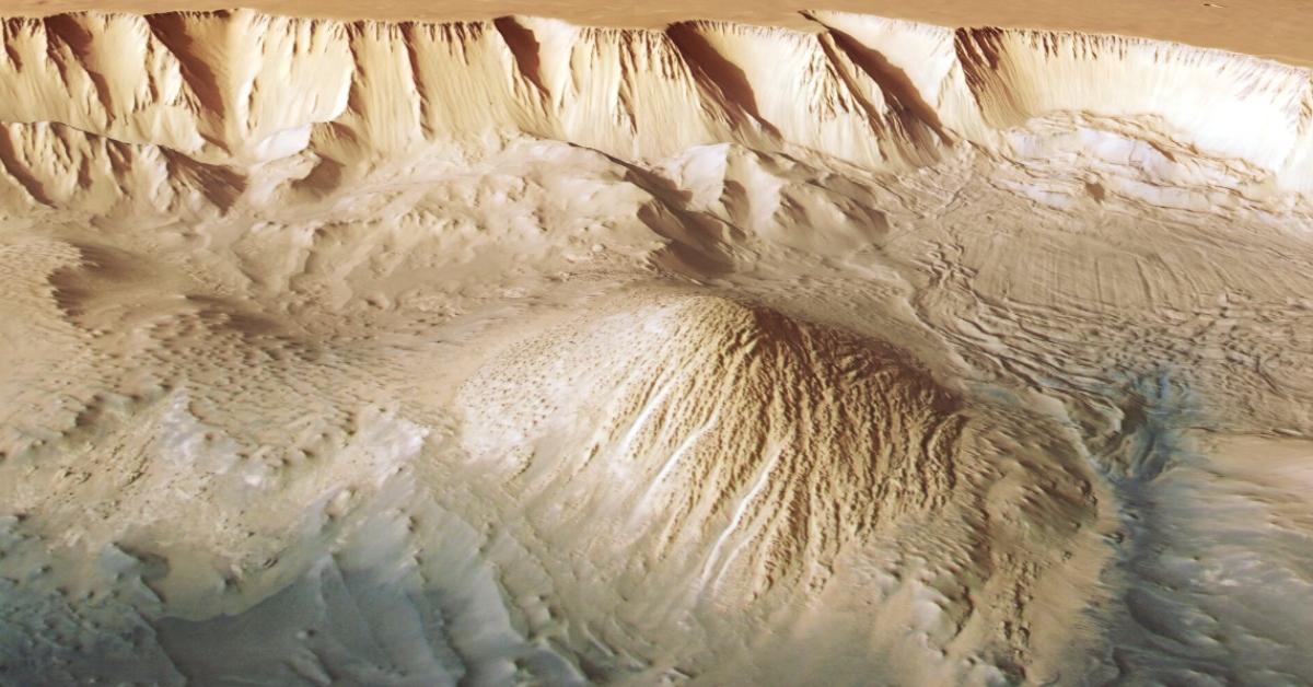 Images Show What's Inside the Solar System's Largest Canyon