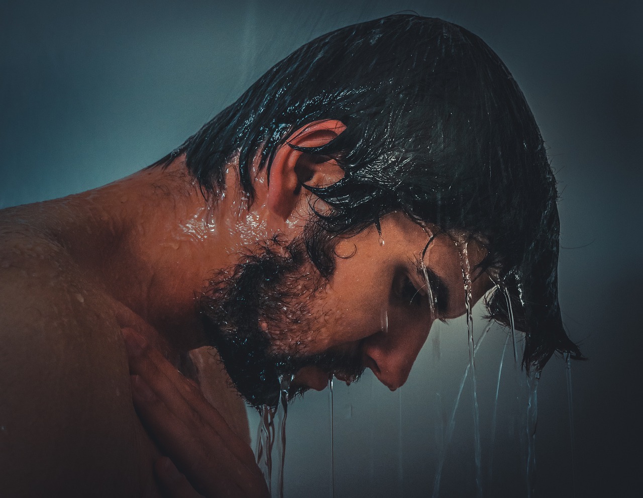 man 979980 1280 1 Are Cold Showers Healthier Than Hot Ones? Science Is Weighing In!