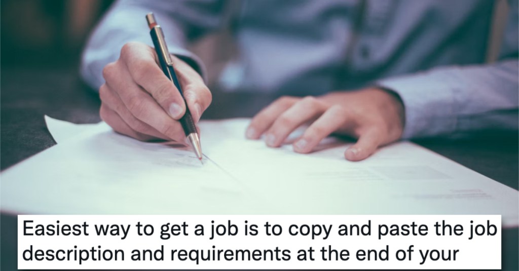 A Recruiter Talked Why “White Wording” Isn’t the Resume Hack That People Think It Is