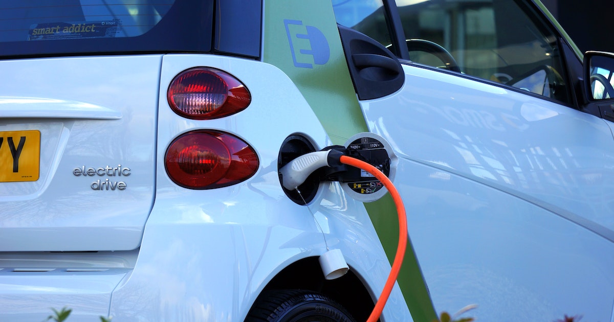 Electric car featured image New Battery Material Could Make Electric Cars Ubiquitous Sooner