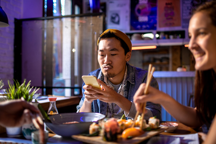iStock 1401799106 Lets Talk About Phubbing (Phone Snubbing) And Why People Should Stop Doing It Right Now