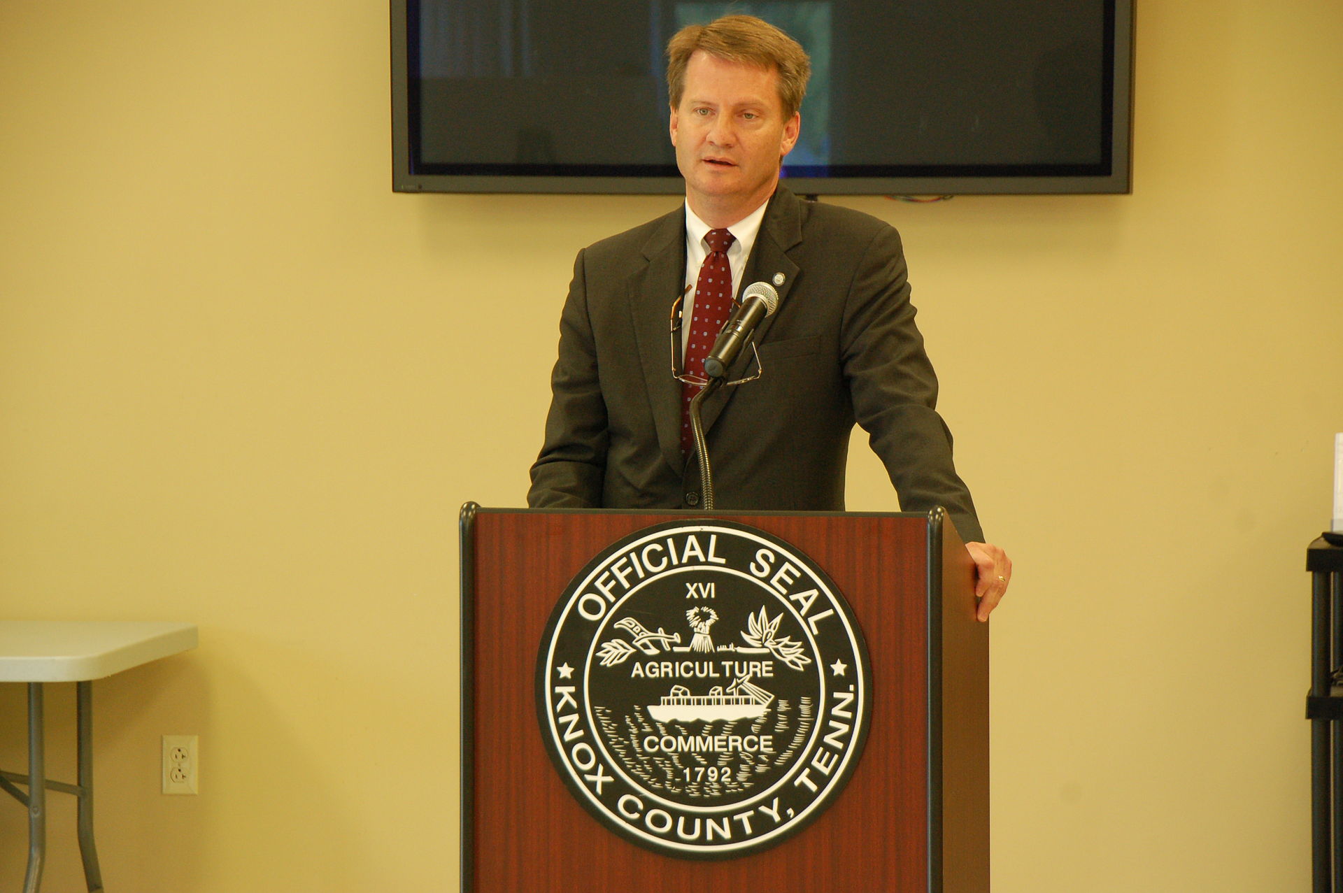 1920px Mayor Tim Burchett Speaking at the 2012 Community Budget Hearings Some Of Our Tech Has Been Reverse Engineered From Alien Tech? Thats What One Congressman Says.