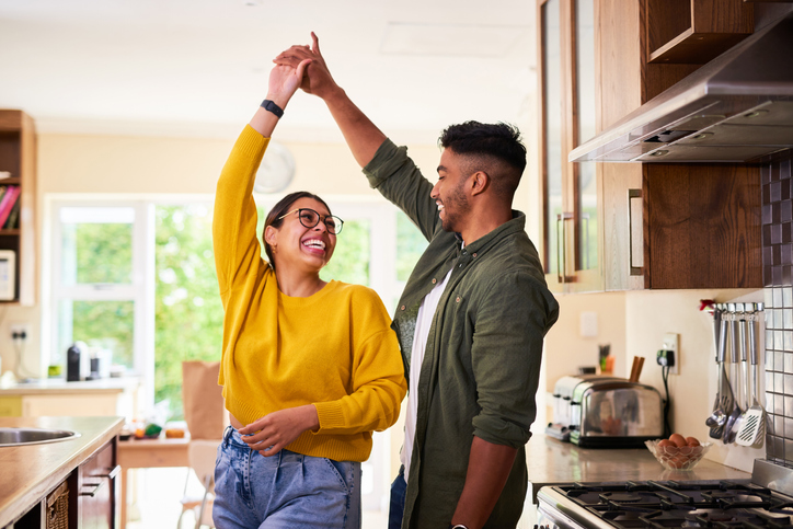 iStock 1354885010 1 Expirationships: People Are Starting To Put Expiration Dates On Their Relationships. What Are They Learning?