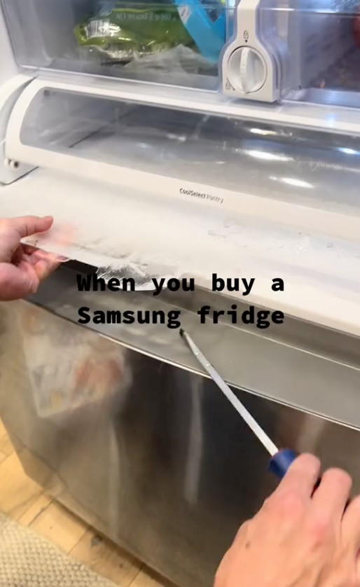 Screen Shot 2023 07 09 at 4.54.29 PM When you buy a Samsung fridge... Customers Have to Remove Slabs of Ice From Their New Fridges And Theyre Putting Samsung On Blast