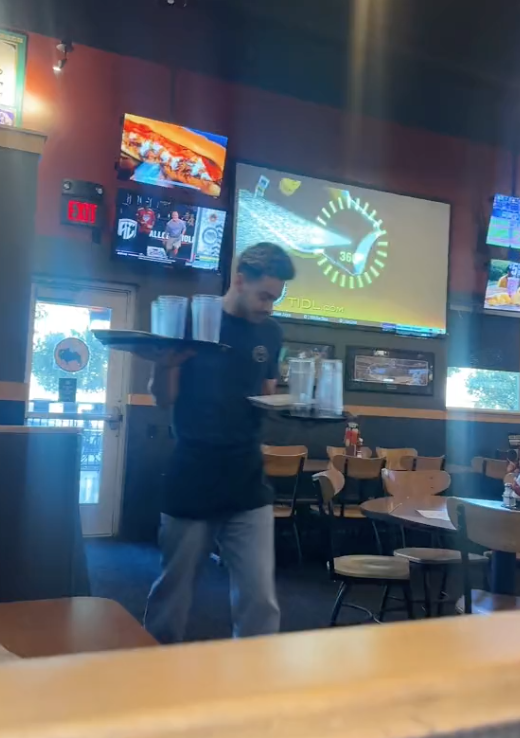 Screen Shot 2023 07 26 at 1.07.58 PM Excuse me, I’m ready to order! Buffalo Wild Wings Servers Talked About Their Biggest Pet Peeve