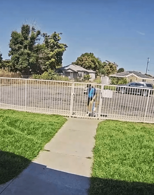 Screen Shot 2023 07 26 at 1.36.58 PM When the instructions say leave the products outside of the fence. An Amazon Delivery Driver Ignored A Sign.. And It Backfired