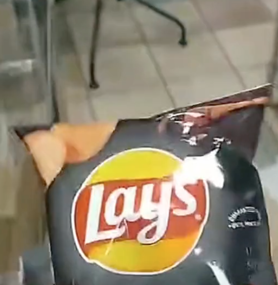 Screen Shot 2023 07 29 at 11.50.42 AM There’s nothing in here. A Subway Worker Put Lays Potato Chips on Blast Because Their Bags Are Full of Air