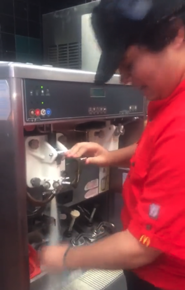 Screenshot 2023 07 22 at 12.35.40 AM Since you guys wanna think that we’re lying... McDonald’s Employee Shows How Disastrous A Broken Ice Cream Machine Can Be
