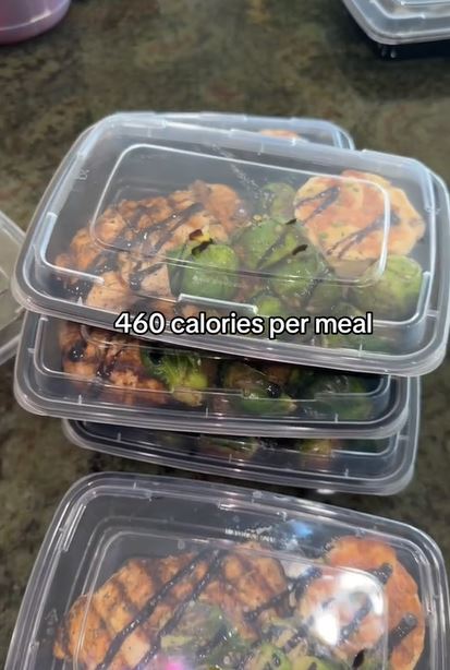 Meals 2 Woman Shows Sams Club Meal Prep Tip That Makes 5 Meals For Just $26