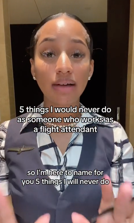 Screen Shot 2023 08 17 at 12.53.55 PM If you’re a germaphobe, just stay away from planes. Flight Attendant Shares 5 Key Things People Should Never Touch On Planes Because Of Cleanliness