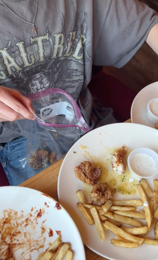 Screen Shot 2023 08 29 at 11.50.36 AM Applebee’s Customers Ordered Unlimited Wings And Snuck Them Into Tupperware and Ziploc Bags To Take Home