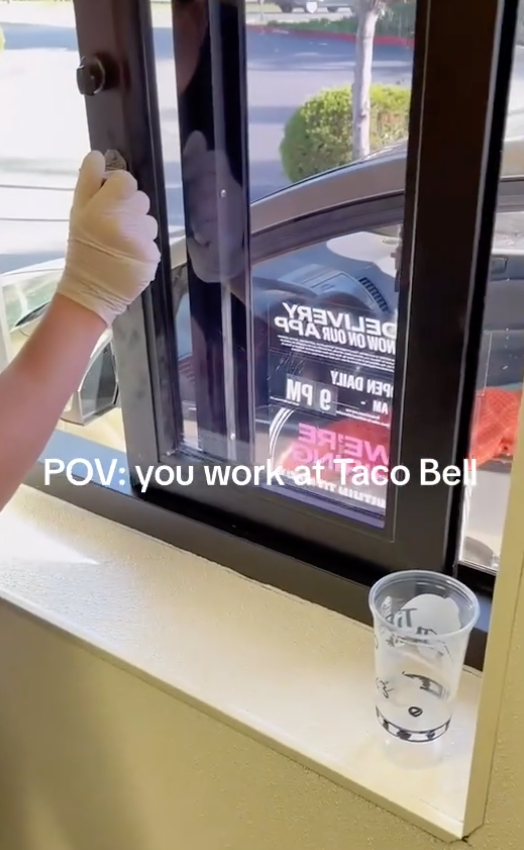 Screen Shot 2023 08 29 at 2.41.33 PM They’re just now dropping them in? What the... Taco Bell Customer Curses Workers When His Food Wasn’t Ready