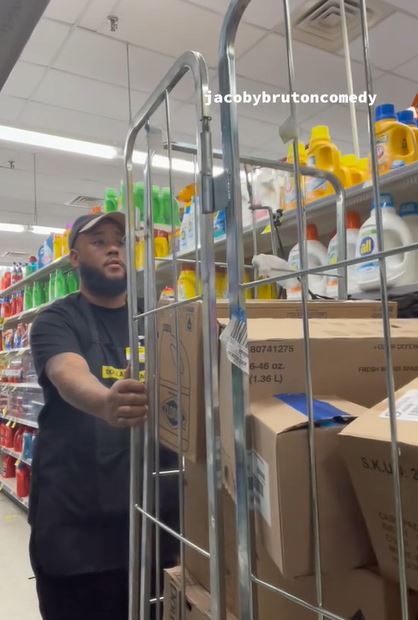 Store 3 This is gonna be a looooong night. Dollar General Worker Shows Why The Store Always Looked Jam Packed