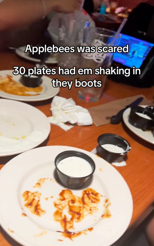 Screen Shot 2023 09 04 at 10.48.48 AM Had the waiter in shock. A Manager Had To Step In After Customers Ate 30 Plates Of Applebee’s Endless Wings