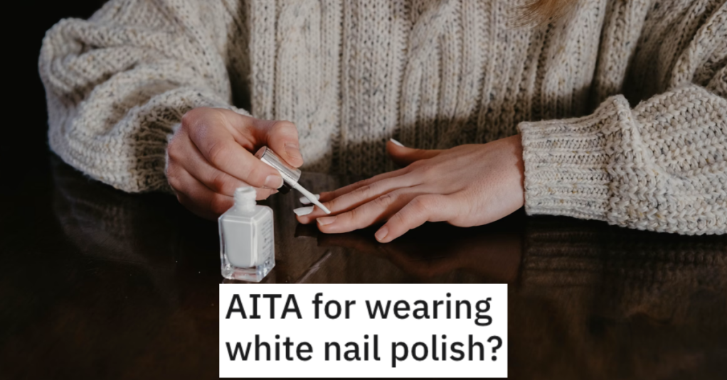 She Wore White Nail Polish To An Old Friend’s Wedding Even Though There Was A "No White" Dress Code