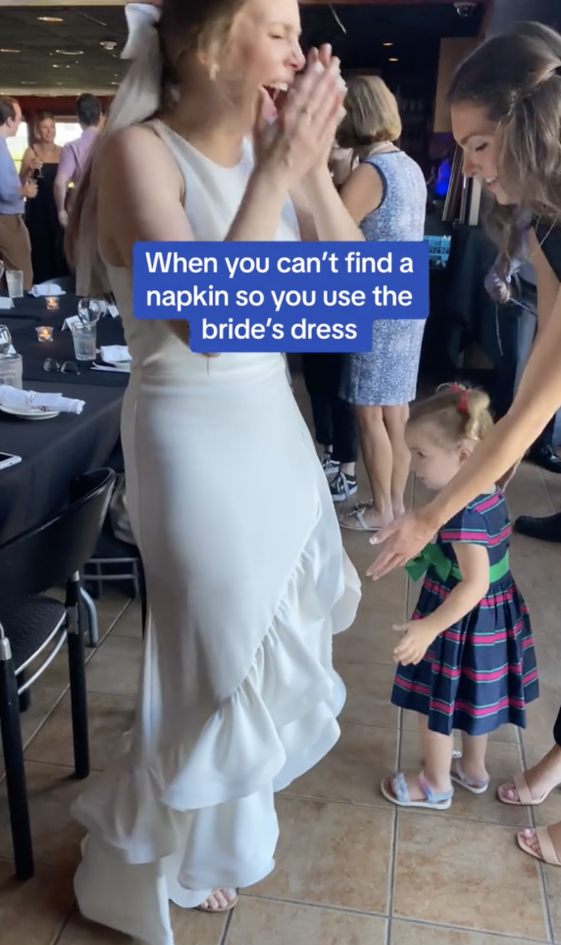 Dress SS 3 This Little Girl Blow Her Nose On The Brides Dress, And Now People Are Debating Whether Kids Belong At Weddings