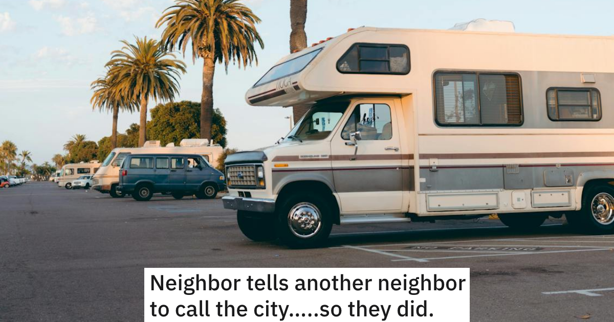 A family blocked the sidewalk and dared them to call the city, so that’s exactly what they did and were fined » TwistedSifter