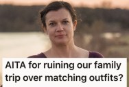 She Felt Left Out On A Vacation When Her Family All Wore Matching Outfits, So She Called Them Out But They Told Her She Was Imagining Things