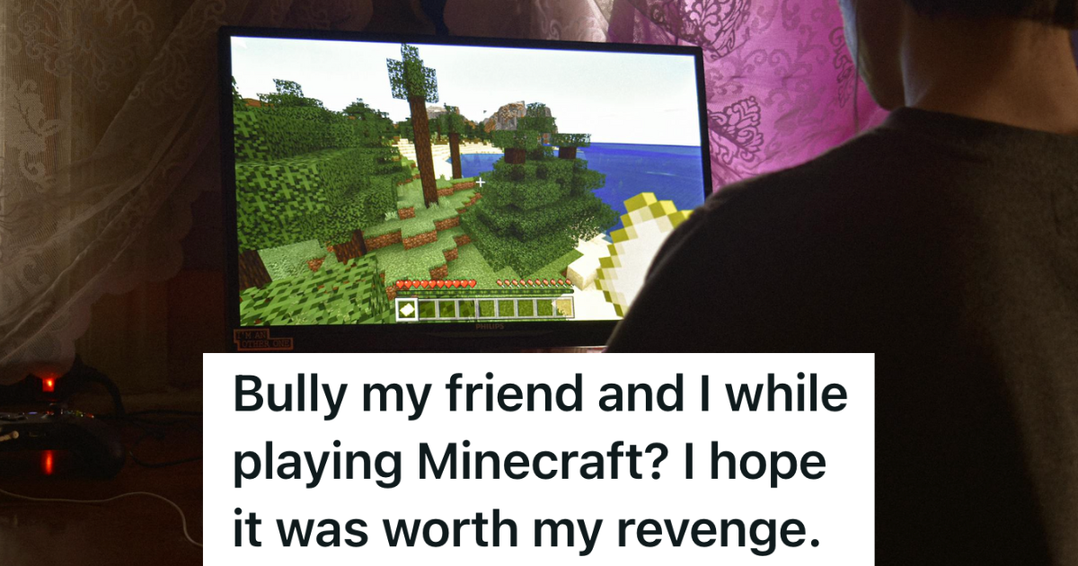 Players Kept Bullying Him In Minecraft, So He Built A Hidden Trap Door And Waited For Them To Return