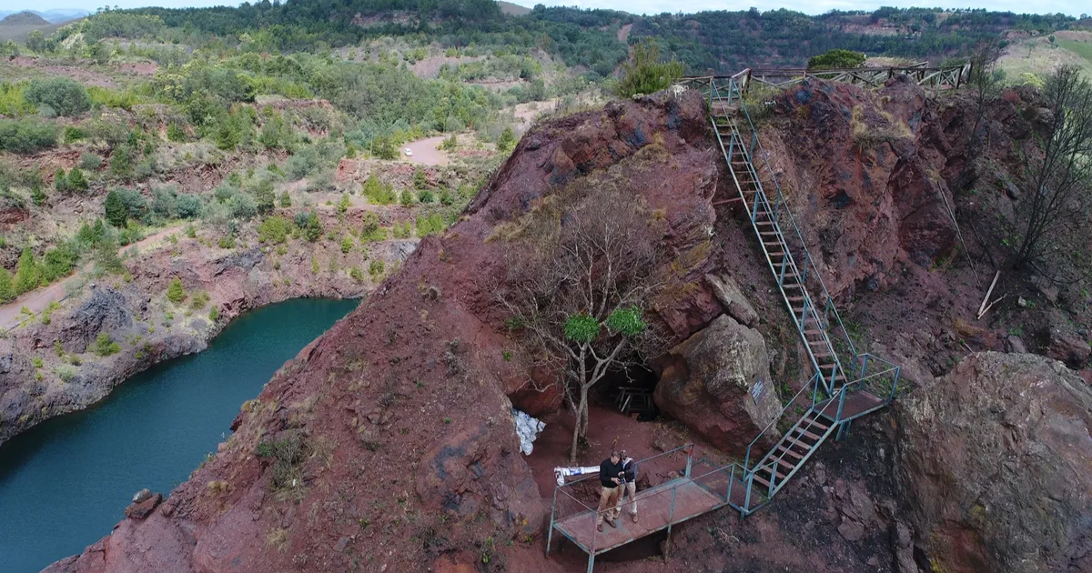 Researchers Determine That Ancient Ochre Mine Is The Oldest Known Mine In The World, Last In Use About 48,000 Years Ago » TwistedSifter