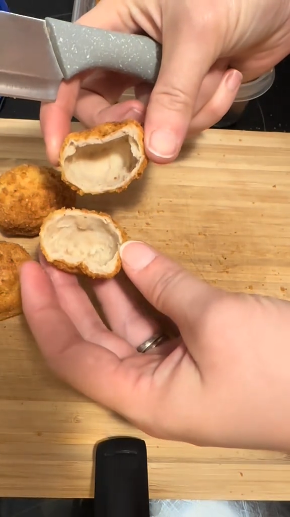 Amanda Reed slicing chicken