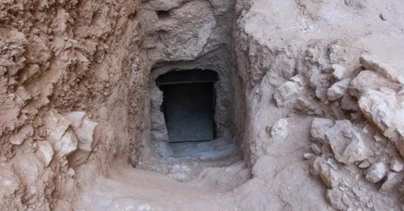 Hidden entrance to King Thutmose II's tomb
