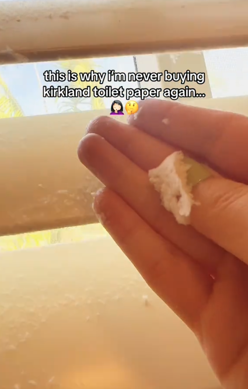 Holding dust from blinds