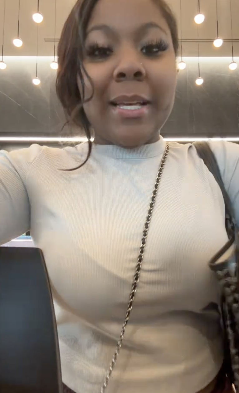 woman talking about her mercedes