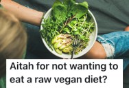 She Told Her Boyfriend She Doesn’t Want To Stick To A Raw Vegan Diet, So He Got Upset With Her And Insulted Her
