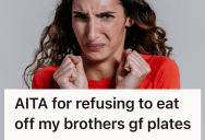 She Didn’t Trust Her Brother’s Girlfriend To Cook A Clean Meal, So She Packed Takeout In Her Purse And Made A Scene At The Dinner Table