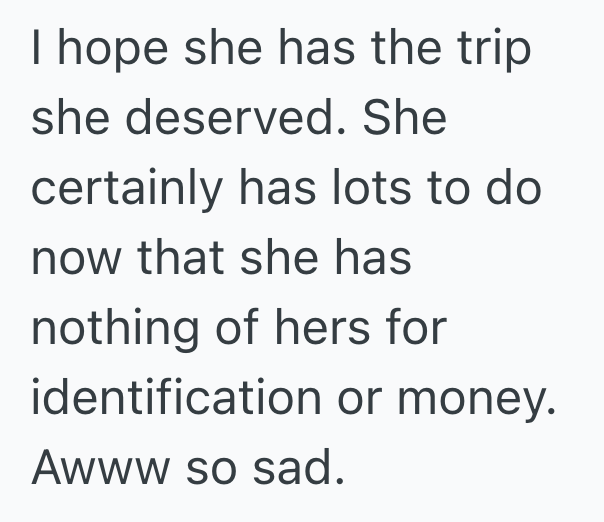 Screenshot 2025 05 03 at 4.43.14 PM Rude Airplane Passenger Keeps Flinging Her Belongings On The Person Sitting Next To Her, So This Person Decides Not To Get Her Attention When She Forgets Something On The Plane