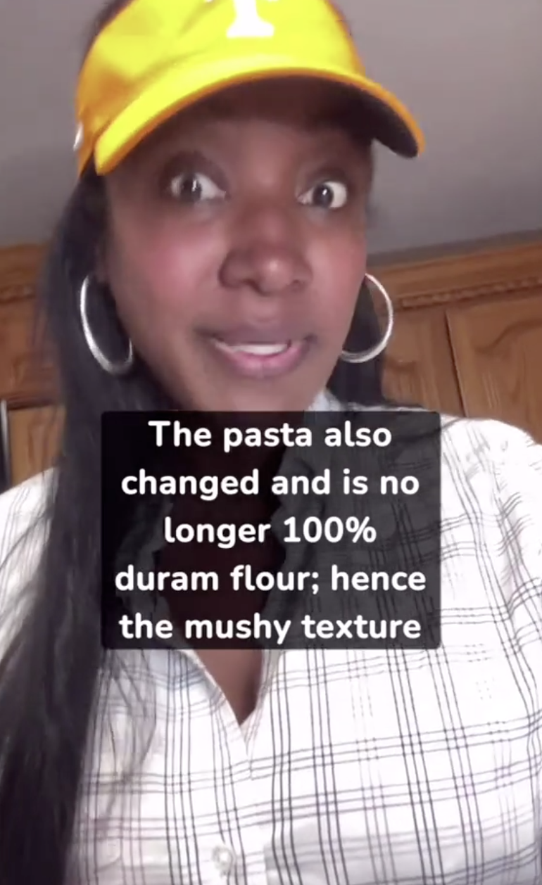 woman talking about knorr pasta
