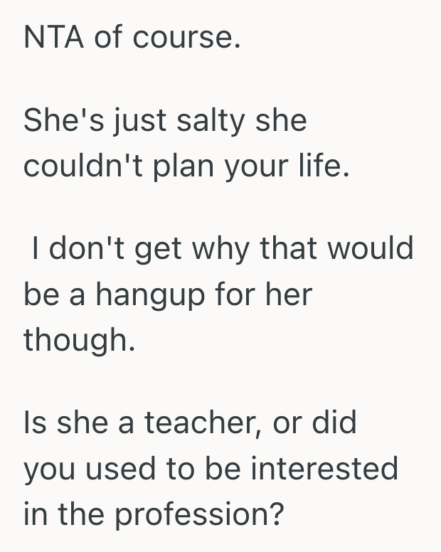 Screenshot 2025 05 09 at 12.04.30 PM Overbearing Aunt Tried To Dictate One Young Womans Future, So When She Chose A Different Path, Her Aunt Wouldnt Let Her Hear The End Of It