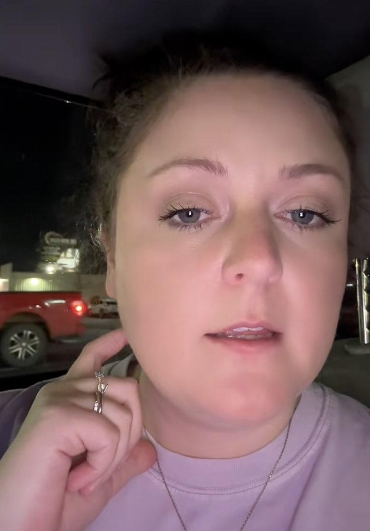 woman talking about her hair