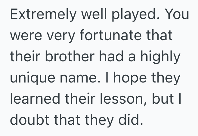 Screenshot 2025 06 22 at 4.01.31 PM A Spectator Wont Stop Talking During A College Graduation Ceremony, So Another Family Intentionally Ruins Their Video Of Their Family Member Graduating