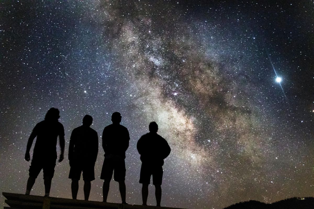 Four people observing the Milky Way