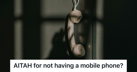 landline hanging off the hook