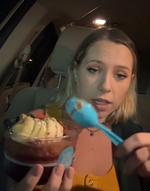 1 f82196 She Just Wanted An Acai Bowl, But She Was Told It Would Be Delayed Gratification