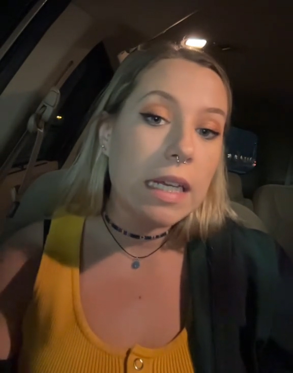 2 e4ad7e She Just Wanted An Acai Bowl, But She Was Told It Would Be Delayed Gratification