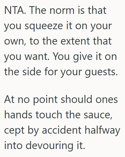 Comment 3 136 Hungry Woman Asked Her Friend To Get Her A Meat Pie, But Then Her Friend Rubbed Ketchup On It With Her Fingers