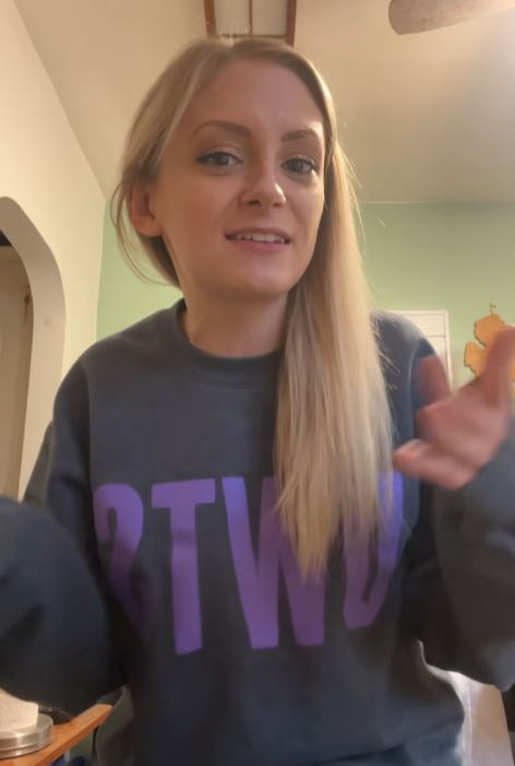 Young lady talking about macaroni and cheese