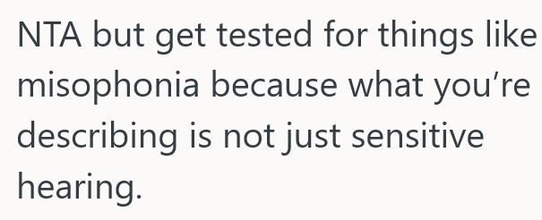 Screenshot 2 e75ee7 Teenager Uses Noise Cancelling Headphones At The Dinner Table, But Her Family Says Shes Being Super Rude