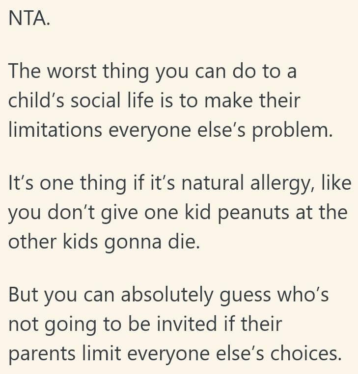 Screenshot 3 254a97 Teenager Went To The Movies With His Younger Sister And Her Friends, So They Got Sugary Drinks For All But One Kid. Now Their Girlfriend Says That Was The Wrong Move.