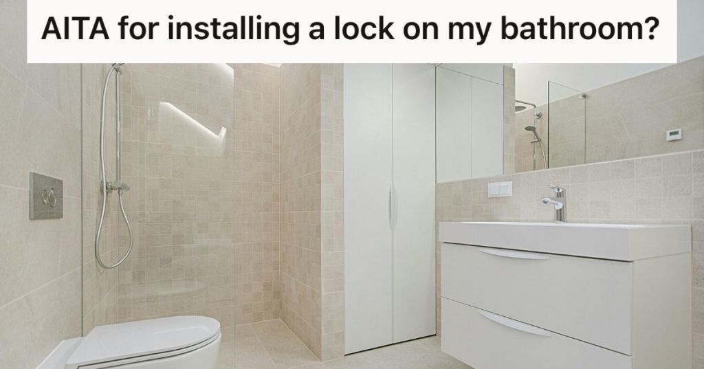 A clean and empty bathroom