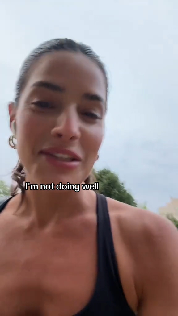 Elizabeth discussing her ghosted boyfriend