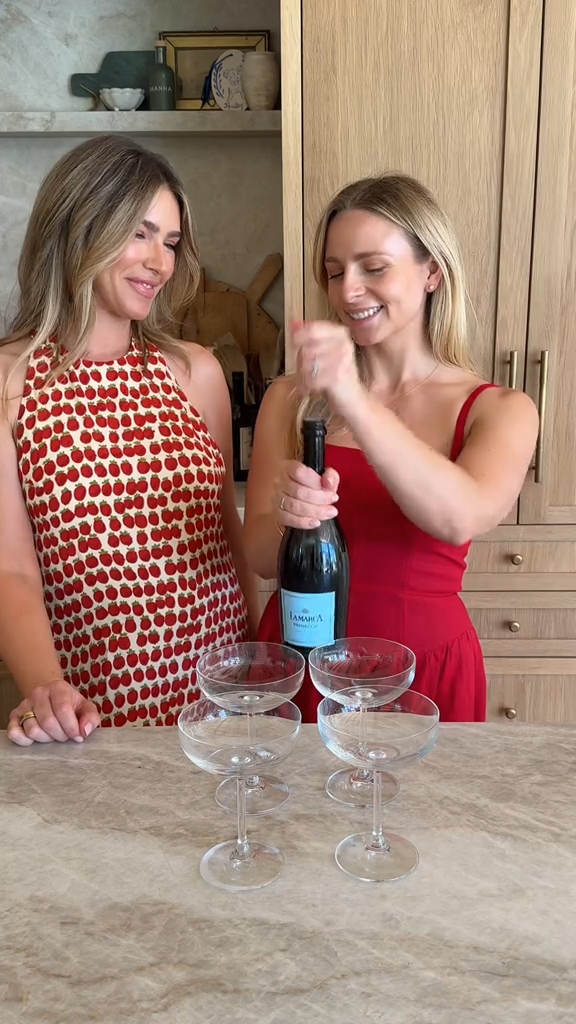 @alessandrabrontsema making a Tomato Spritz