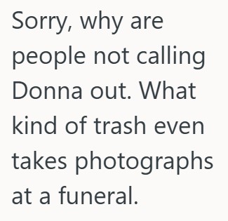 Comment 5 66 Her Aunt Tried To Take Candid Photos Of Family Crying At The Service So She Could Share Them After Being Asked Not To, So This Young Woman Stood To Block Her Shot Each Time
