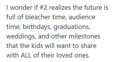 Dad and Kids 2 Divorced Dad Attended Family Photo Shoot With His Kids, But His Ex’s New Husband Claims He Was “Disrespected” Because The In Laws Still Treat Him Like Family