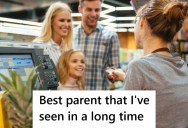 Retail Worker Had To Wait While Mom Taught Her Kids The Concept Of Money, But It Turned Out To Be A Wholesome Moment